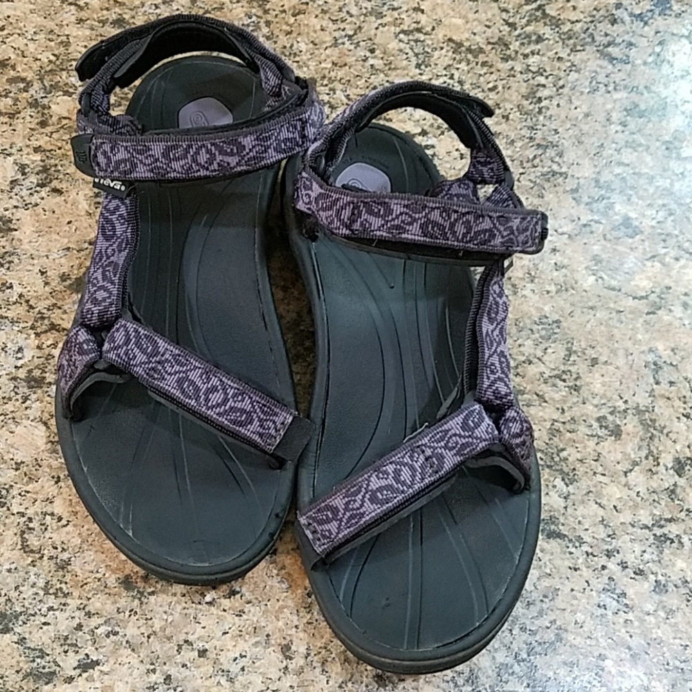 Size 8 Tevas - sandals